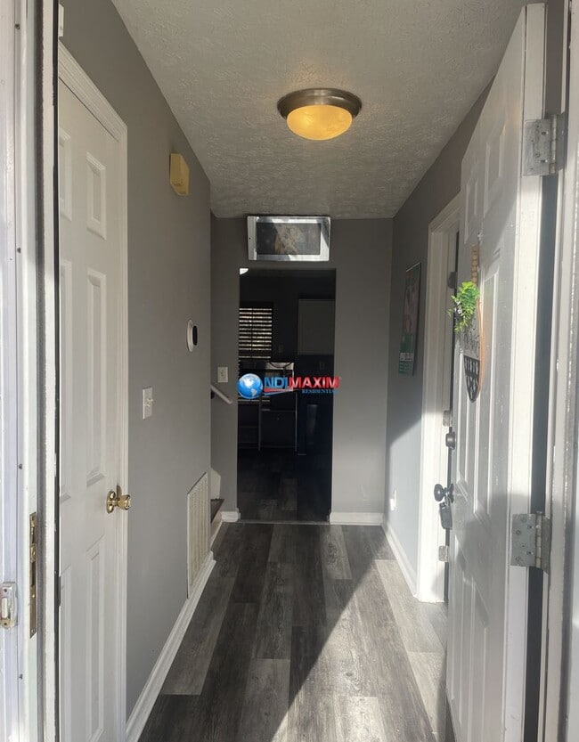 Photo - Spacious 4 bedrooms split-level house in Lithonia