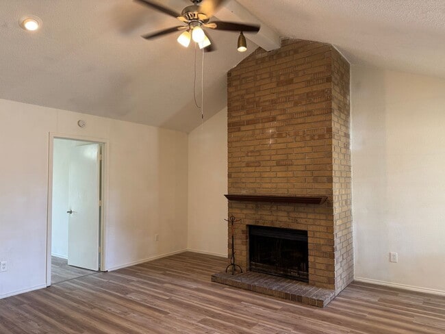 Photo - 716 Woodland Ct
