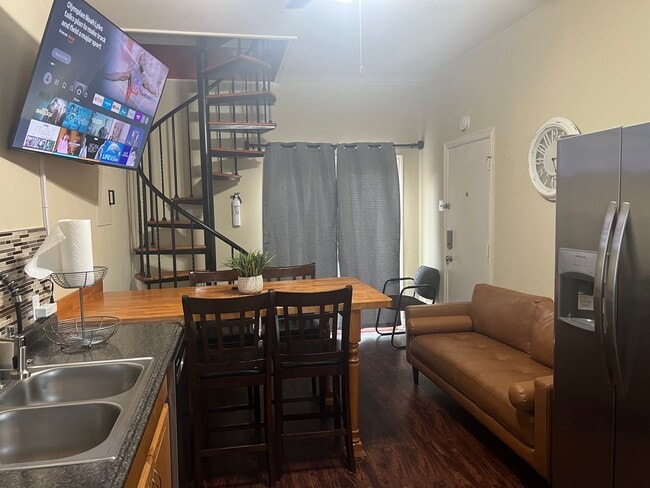 Photo - 14014 Summer Ash Ln Unidad B