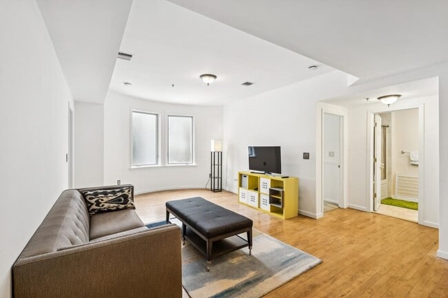 Building Photo - 515 Gregory Ave Unit 3