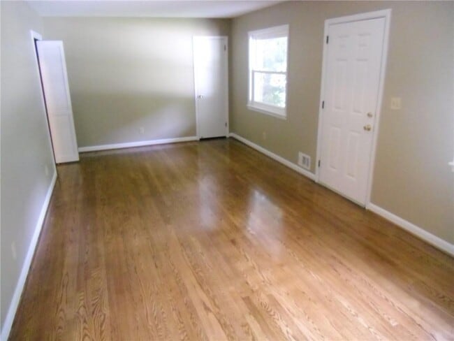 Photo - 2604 Princess Ln SE