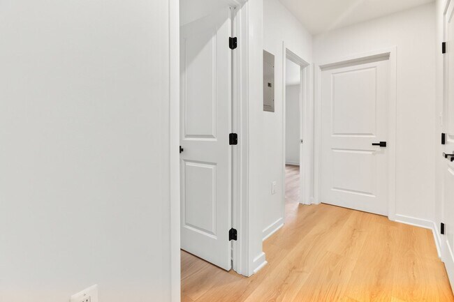 Photo - 412 Newcomb St SE Unit #1