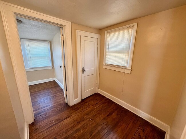 Photo - 210 N Ash Ave