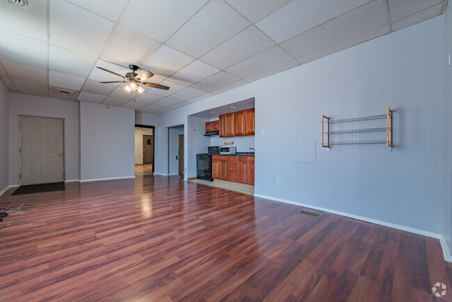 Building Photo - 104 N Graham St Rental