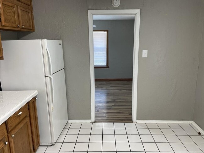 Photo - 815 SW H Ave