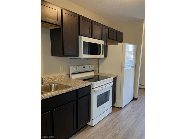 Photo - 365 2nd St SE