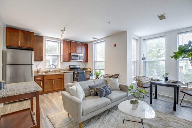 IZ Studio Apartment (virtually staged)