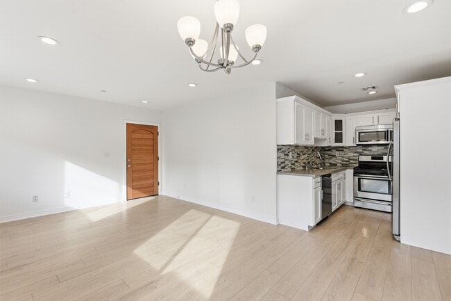 Photo - 5646 Lexington Ave Unit 5646