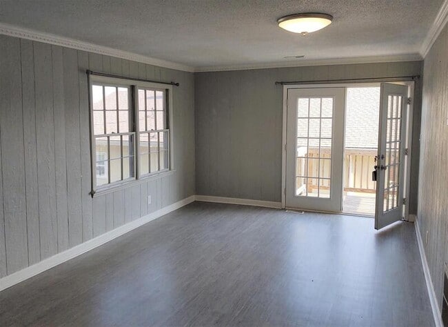 Photo - 15 N Fisher St