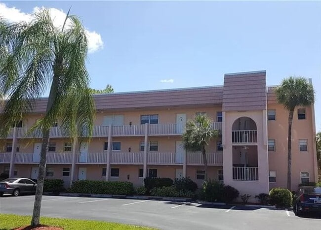 Building Photo - ***NORTH NAPLES***FIRST FLOOR*** 2 BEDS/2 BATHS***ANNUAL RENTAL***