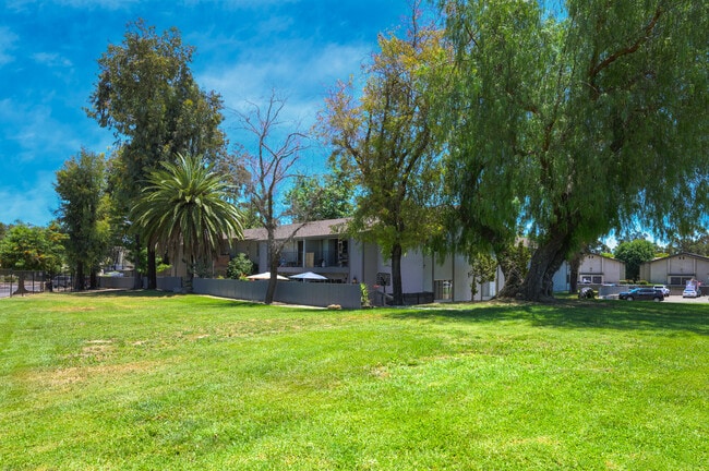 Building Photo - Summer Hill
