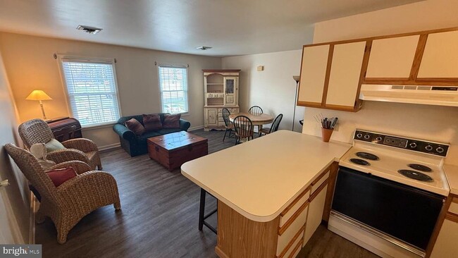 Photo - 17 E Front St Apartment Unit 200