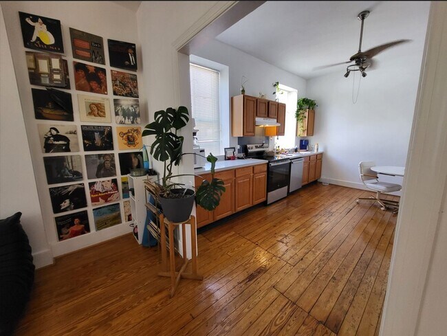Building Photo - 228 W Broad St Unit 3 Rental