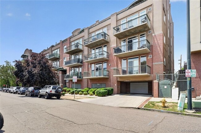Building Photo - 3201 Shoshone St Unit 108