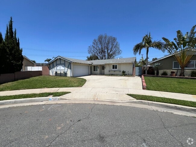 Building Photo - Darling Updated 4 Bed 2 Bath Orange Home