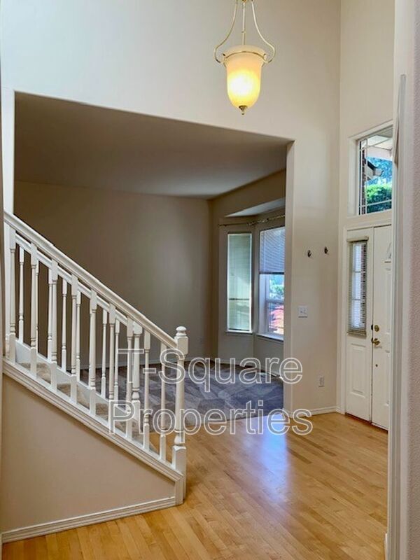 Photo - 534 234th Pl NE