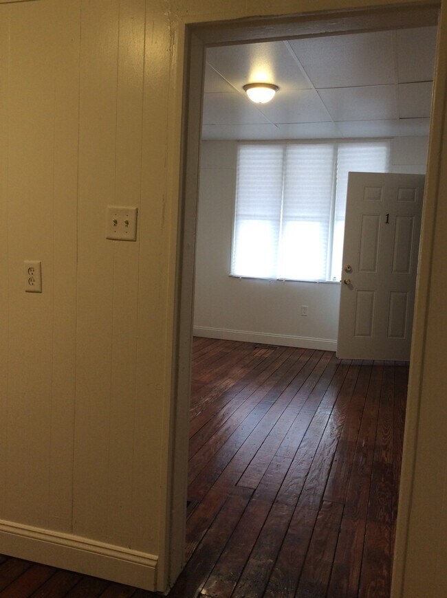 Photo - First Floor 1 Bedroom in East End of York City