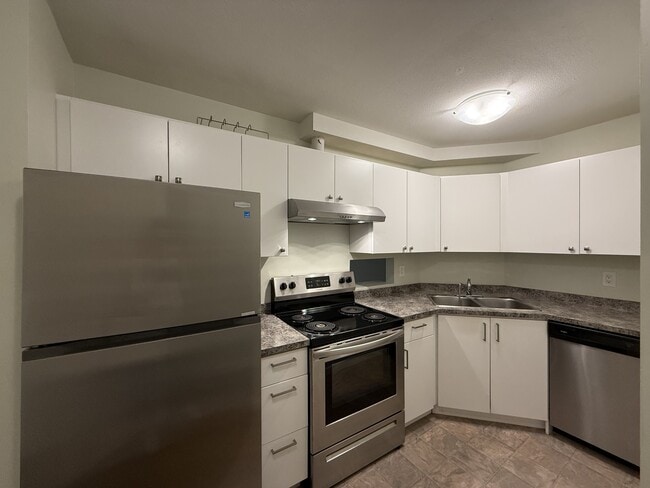 Photo - 9461-9461 College St