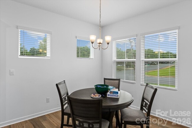 Photo - 502 Amhurst St SW