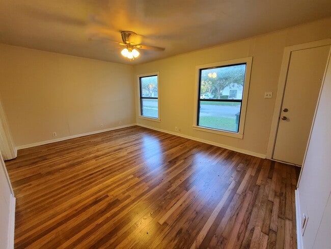 Photo - 919 S Clements St