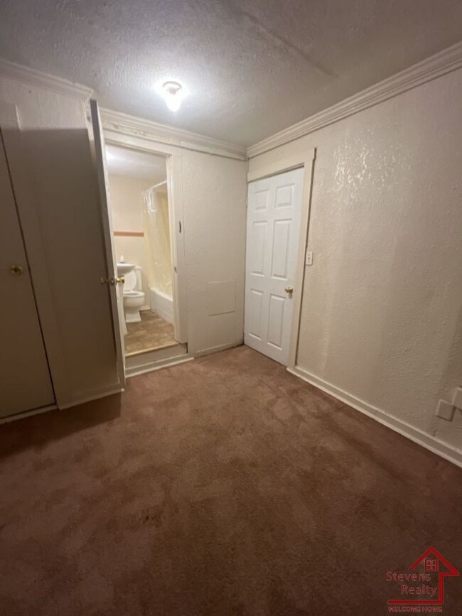 Photo - 180 E Stevens St