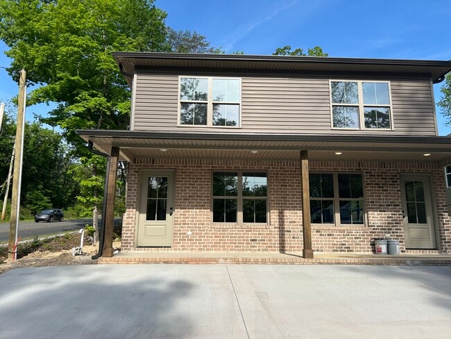 Photo - 320 Warrenfells St
