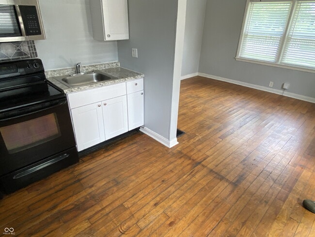 Photo - 607 N Tibbs Ave