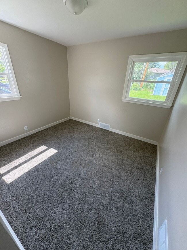 Photo - 1745 Sager Ave