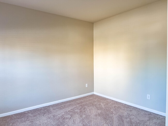 Photo - 380 Stablebridge Dr