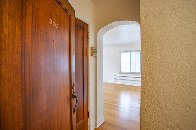 Photo - DeSoto Arms Apartments