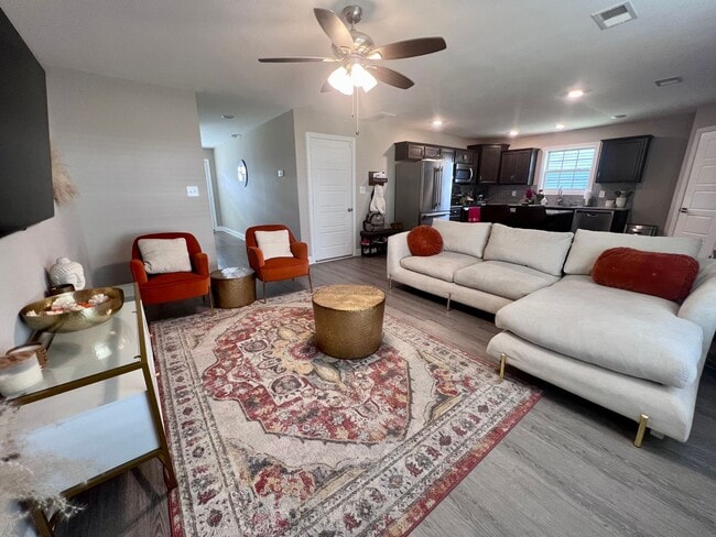 Photo - 605 Battery Ct