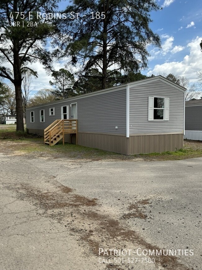 Building Photo - 475 E Robins St