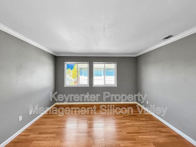 Photo - 547 Groth Pl
