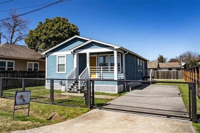 Photo - 1737 Airline Dr House