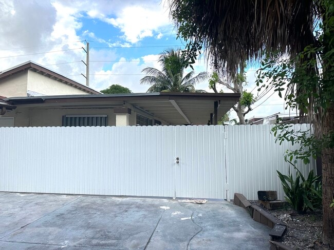 Building Photo - 4763 NW 3rd St Unit 2