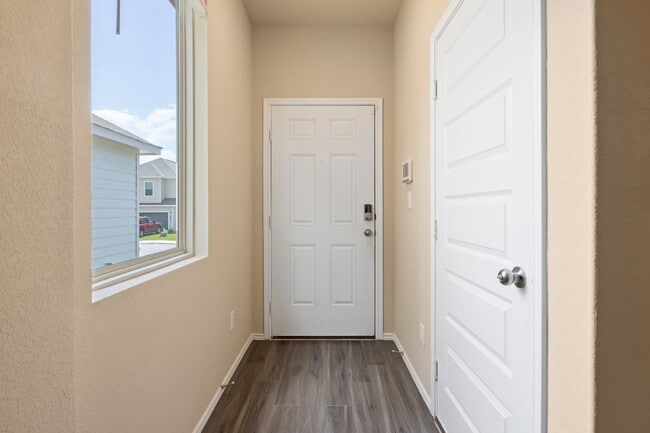 Photo - "Spacious 4-Bed Oasis with Granite Counter...