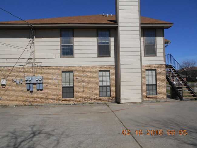 Photo - Nice Four plex unit upstairs in Irving.
