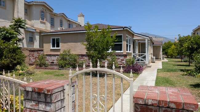 Front of Triplex - 129 Genoa St Apartamentos Unidad A