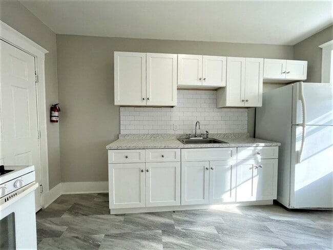 Building Photo - 15 Huss Ct Unit 304