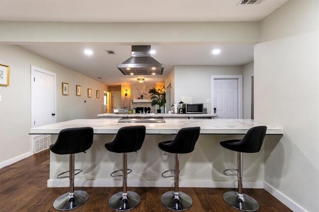 Building Photo - 1707 Deerfield Dr