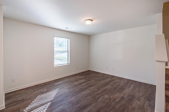 Photo - 1212 Haybrook Ln