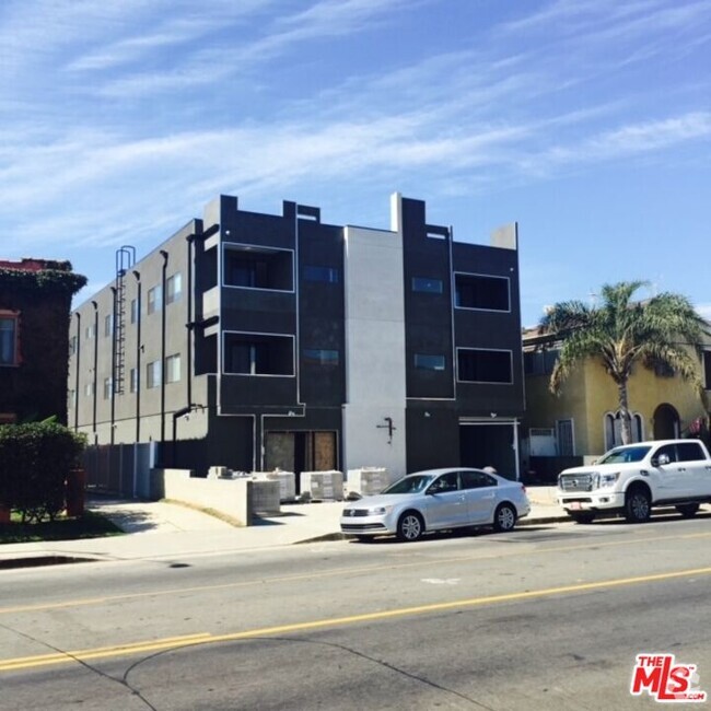 Building Photo - 1445 S Fairfax Ave Rental