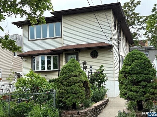 Building Photo - 173 Farnham Ave Rental