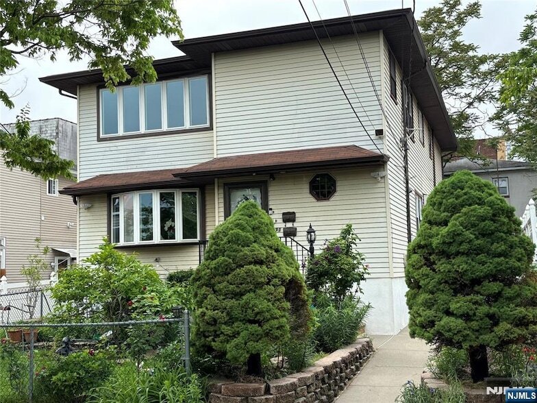 Photo - 173 Farnham Ave House