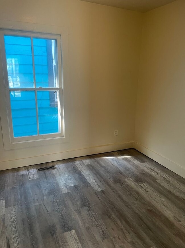 Photo - Knoxville 37921 - Charming 3-Bedroom, 1 Bath Home in Knoxville – Available Now! - Contact Lisa Vi...