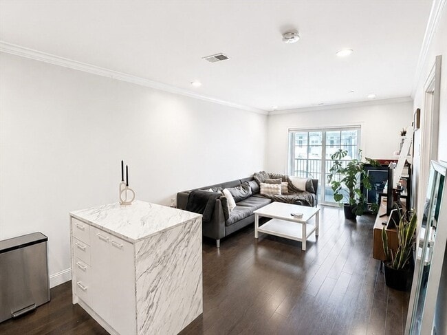 Photo - 728 E Broadway Unidad 205