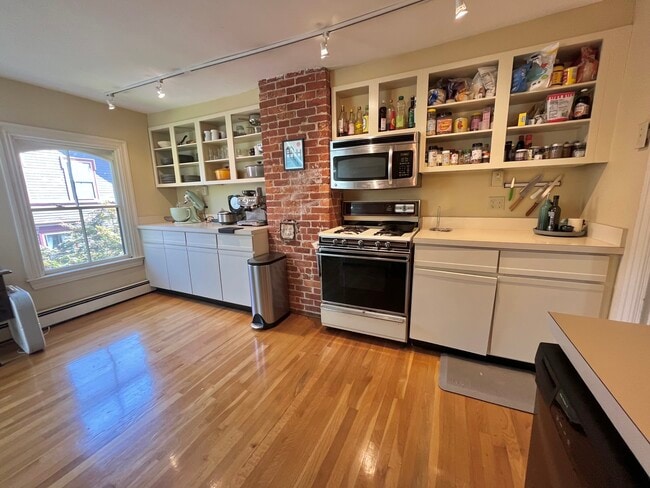 Photo - 35 Greenough Ave Unit Greenough Apt 3