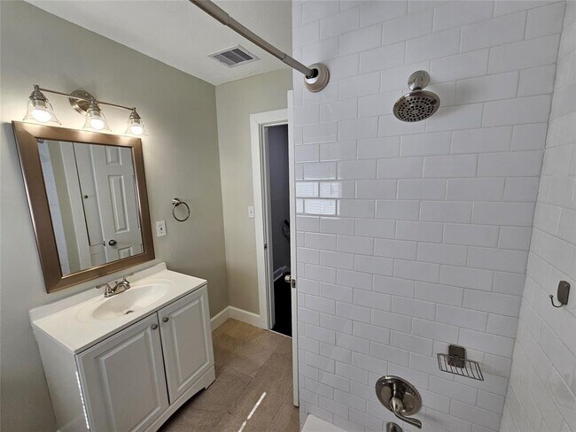 Photo - 3332 Blodgett St Apartment