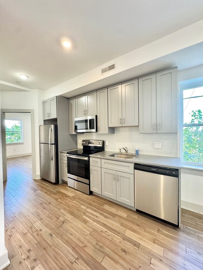 Building Photo - 3213 Haverford Ave Unit 2