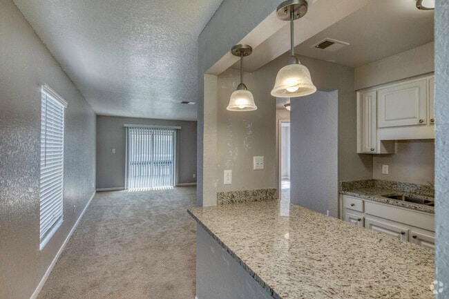 2BR, 2BA - 850SF - 7402 Heritage Hills Dr Tampa, FL 33637-5747